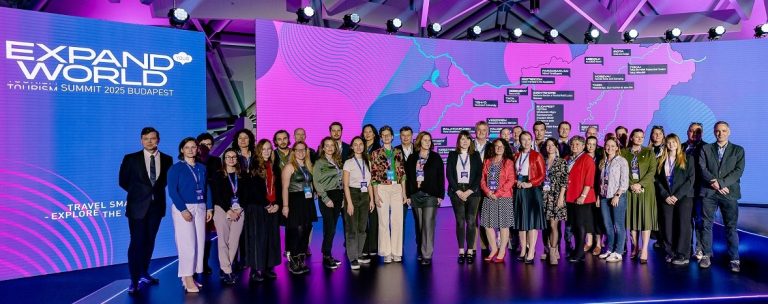 Ts 2025 Travel Lightly Kiadvany Csoport 1 768x304 1